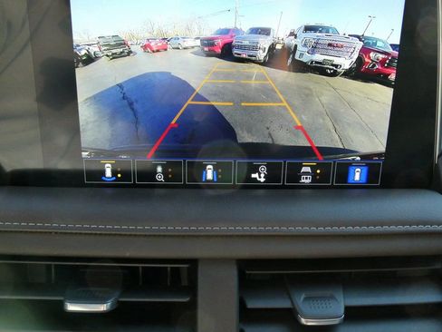 Used 2023 GMC Yukon SLT w/ SLT Premium Package image 38