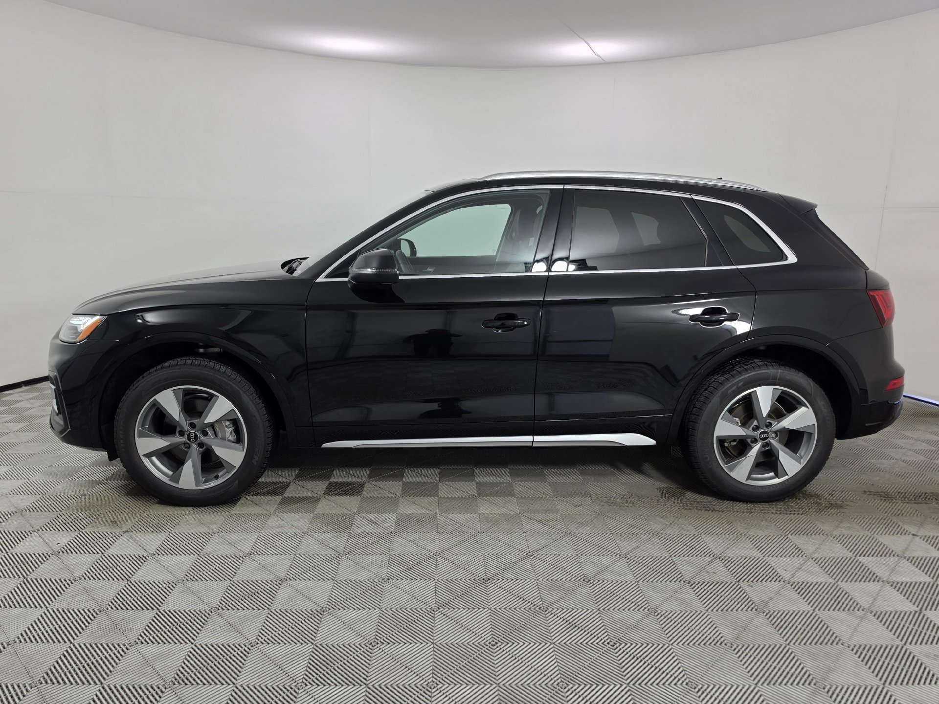 Certified 2024 Audi Q5 Premium AWD/4WD image 4