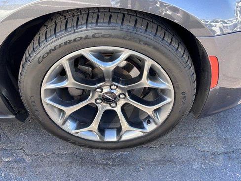 Used 2018 Chrysler 300 S w/ 300S Premium Group RWD image 6