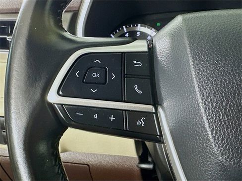 Used 2022 Toyota Highlander XLE image 12