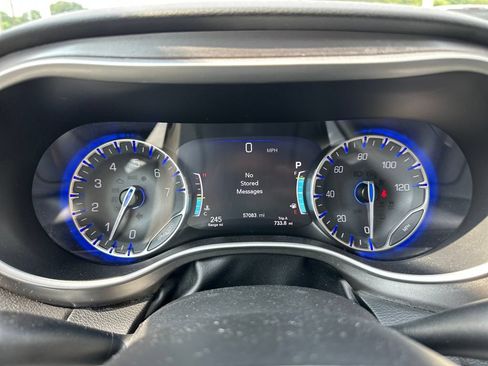 Used 2024 Chrysler Pacifica Touring-L FWD image 21