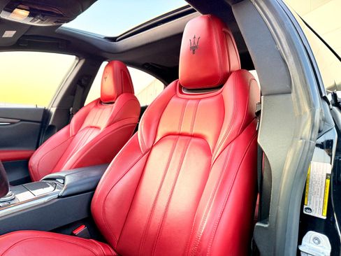 Used 2018 Maserati Ghibli GranSport image 8