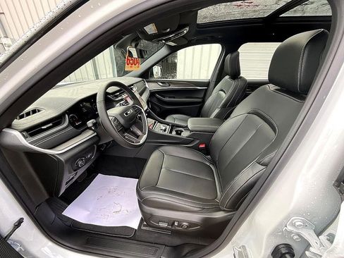 New 2025 Jeep Grand Cherokee L Limited image 16