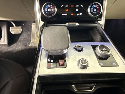 Used 2023 Land Rover Range Rover SE AWD/4WD image 16
