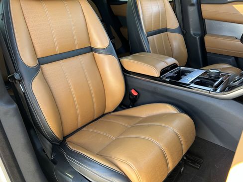 Used 2019 Land Rover Range Rover Velar R-Dynamic HSE image 10