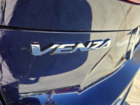 Used 2024 Toyota Venza XLE image 13