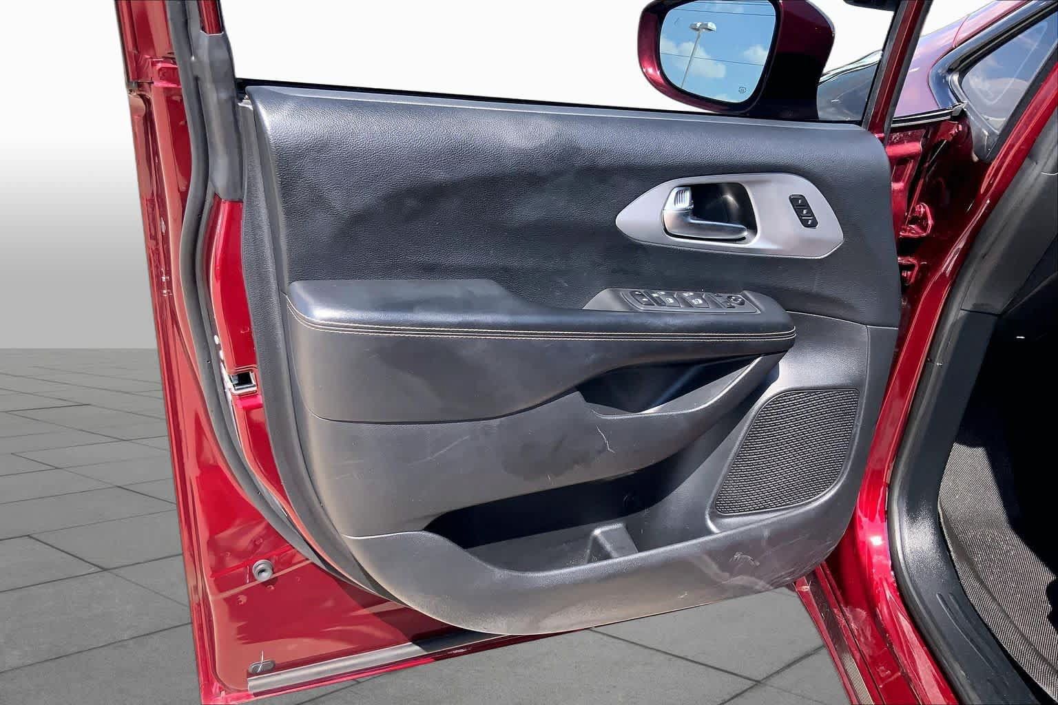Used 2020 Chrysler Pacifica Touring-L w/ S Appearance Package FWD image 22