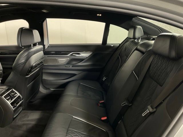 Used 2022 BMW 750i xDrive w/ Executive Package AWD/4WD image 35