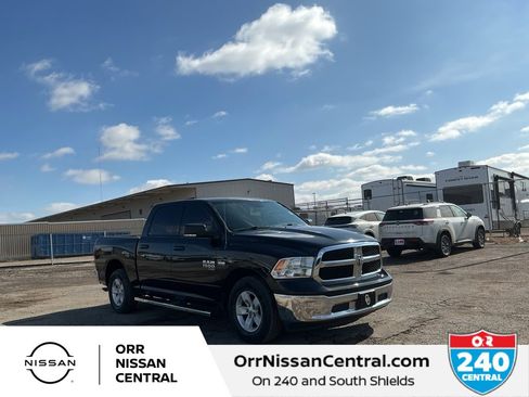 Used 2019 RAM 1500 Classic SLT w/ Luxury Group image 3