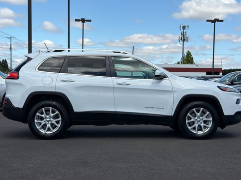 Used 2015 Jeep Cherokee Latitude AWD/4WD image 3
