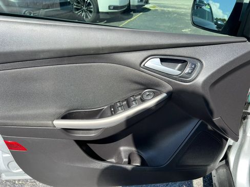 Used 2015 Ford Focus Titanium FWD image 9