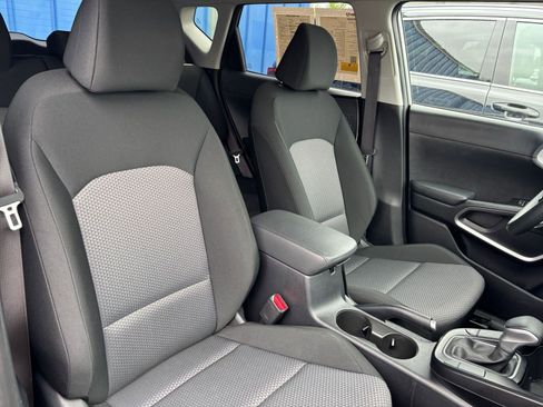 Used 2025 Kia Soul LX w/ LX Technology Package FWD image 34
