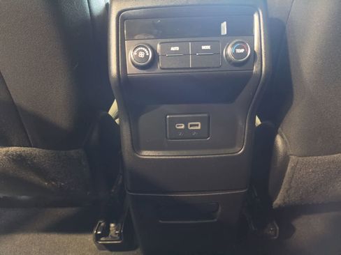 Used 2021 GMC Acadia SLE FWD image 30