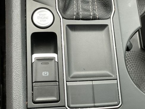 Used 2022 Volkswagen Atlas SE FWD image 28