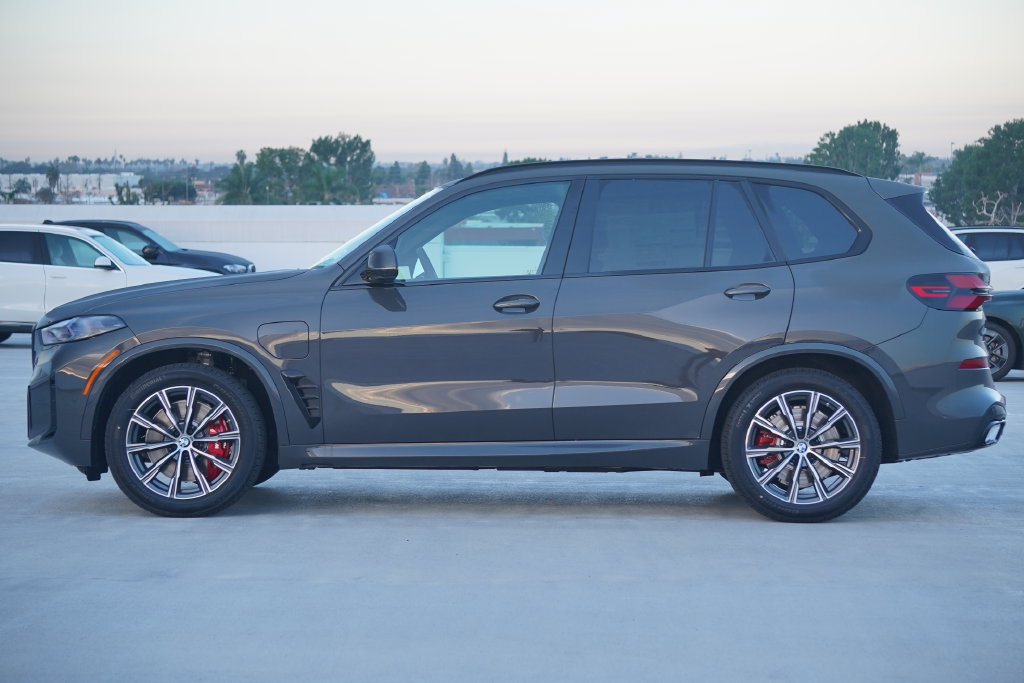 Used 2026 BMW X5 xDrive50e w/ M Sport Package AWD/4WD image 4