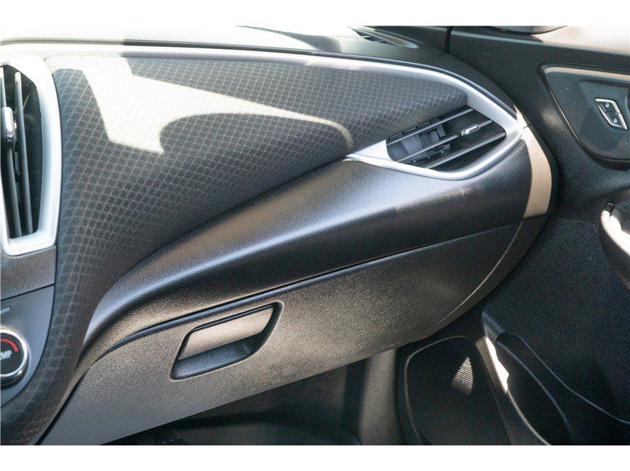 Used 2025 Chevrolet Malibu RS w/ LPO, Floor Liner Package FWD image 27