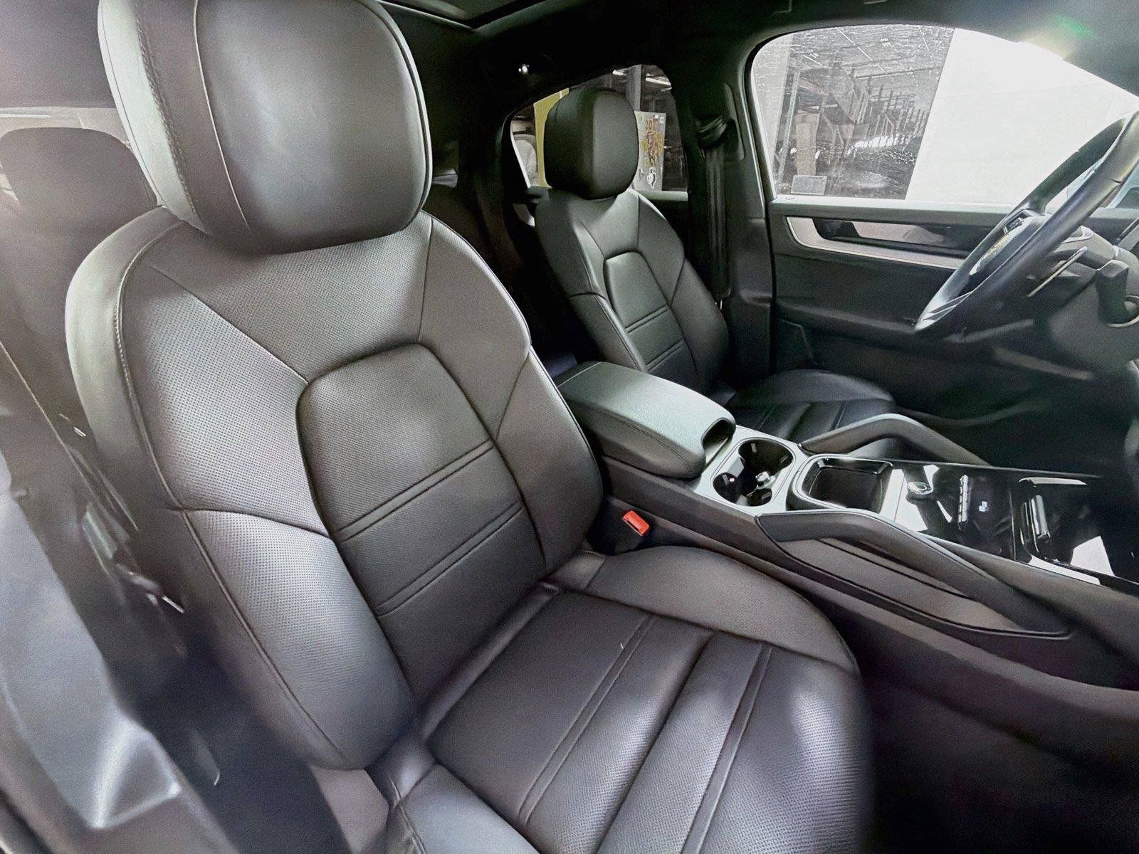 Certified 2024 Porsche Cayenne Coupe AWD/4WD image 28
