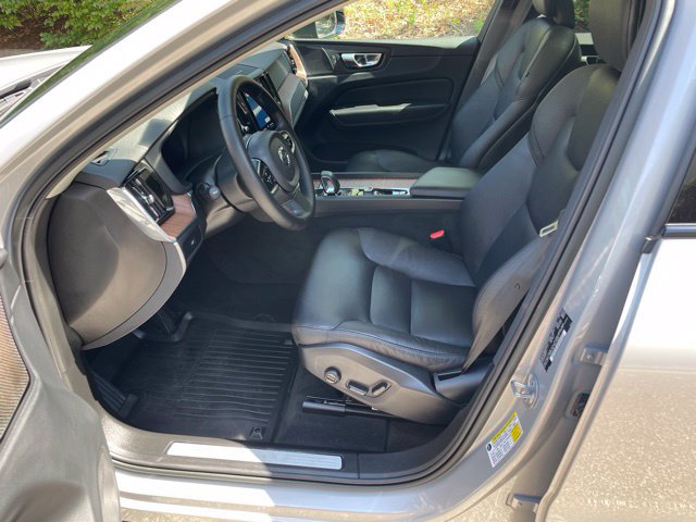 Certified 2023 Volvo XC60 B5 Plus w/ Climate Package AWD/4WD image 10
