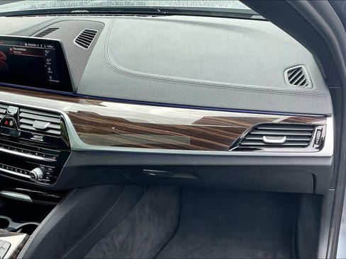 Used 2020 BMW M550i xDrive image 18