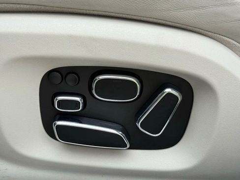 Used 2014 Jaguar XJ L Portfolio image 24