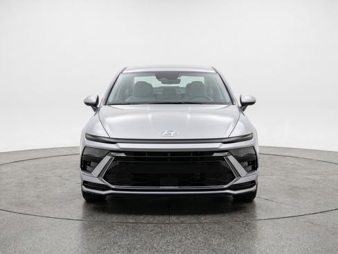 Used 2025 Hyundai Sonata SEL FWD image 2
