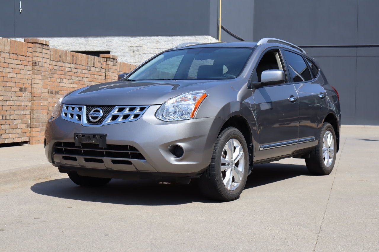 Used 2013 Nissan Rogue SV FWD image 2