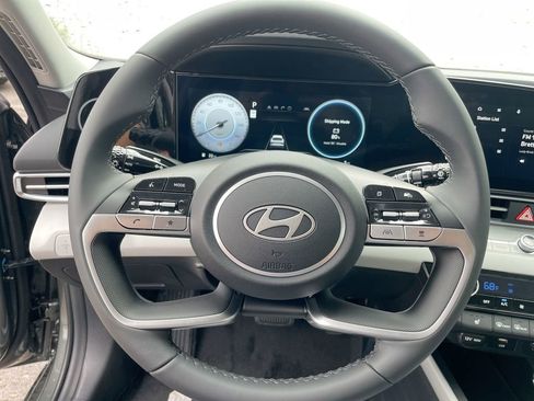 New 2025 Hyundai Elantra Limited image 39