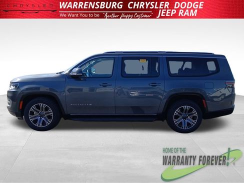 Used 2024 Jeep Wagoneer L Series II w/ Flexible Seating Group AWD/4WD image 7