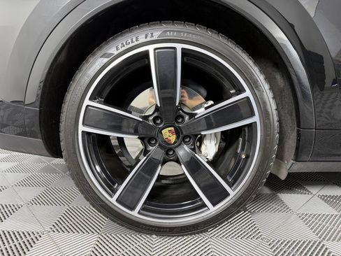 Certified 2023 Porsche Cayenne Turbo AWD/4WD image 17