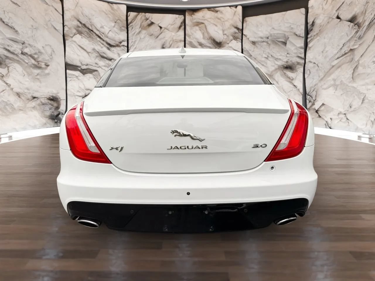 Used 2019 Jaguar XJ R-Sport RWD image 6