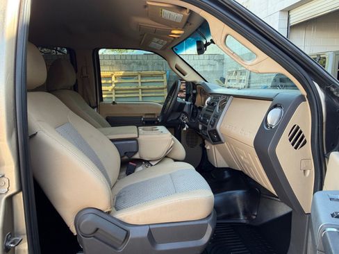 Used 2011 Ford F250 XLT w/ XLT Premium Pkg AWD/4WD image 28
