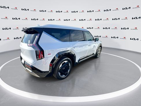Certified 2026 Kia EV9 Land image 8