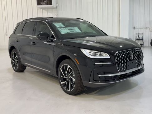 New 2026 Lincoln Corsair Reserve FWD image 3