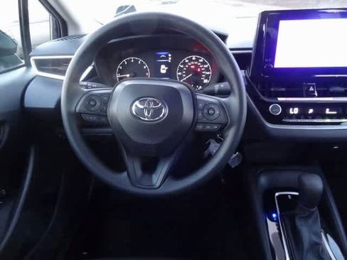 Used 2025 Toyota Corolla LE image 10