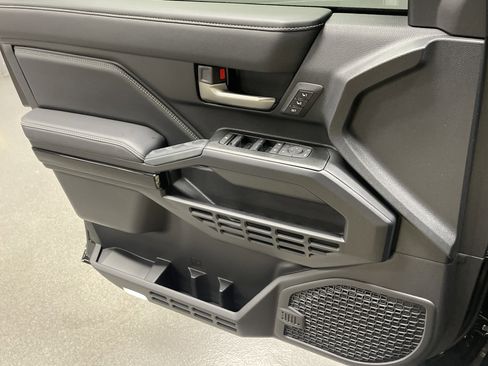 Used 2025 Toyota 4Runner Limited image 14