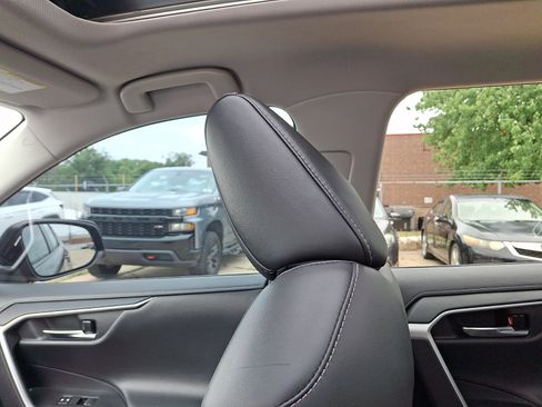Used 2021 Toyota RAV4 Limited AWD/4WD image 17