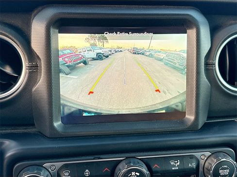 Used 2022 Jeep Wrangler Unlimited Sahara w/ Cold Weather Group image 15