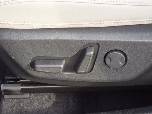 New 2025 Kia Niro EX Touring image 21