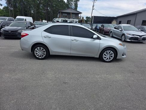Used 2019 Toyota Corolla LE image 4