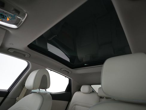 Used 2023 Genesis GV60 Advanced image 25