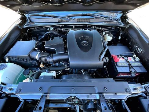 Used 2020 Toyota Tacoma SR5 image 24