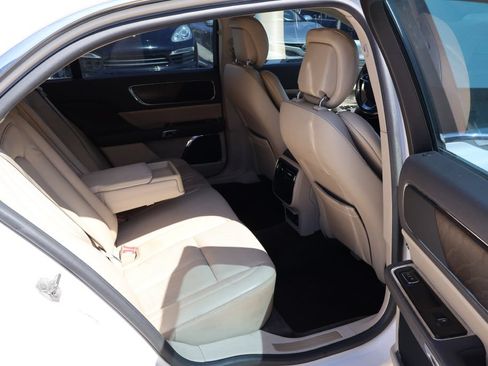 Used 2017 Lincoln Continental Select FWD image 18