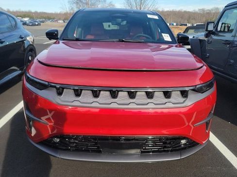 Used 2024 Jeep Wagoneer Launch Edition image 2