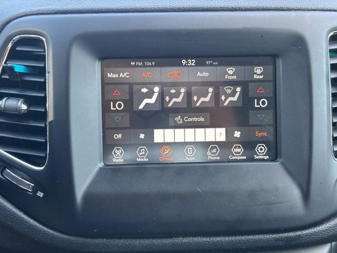 Used 2018 Jeep Compass Latitude w/ Popular Equipment Group FWD image 22