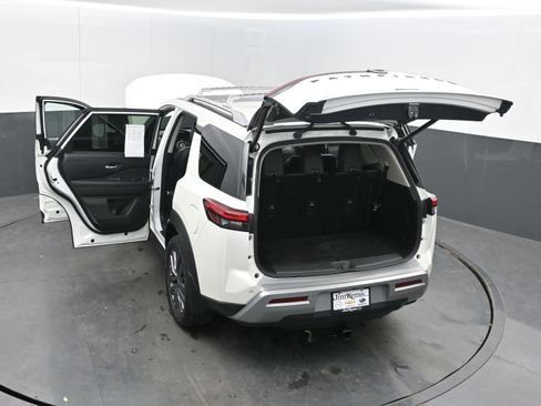 Certified 2024 Nissan Pathfinder SL w/ SL Premium Package image 39