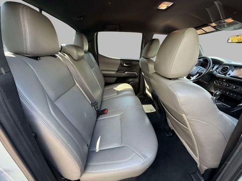 Used 2018 Toyota Tacoma TRD Sport w/ Technology Package AWD/4WD image 16