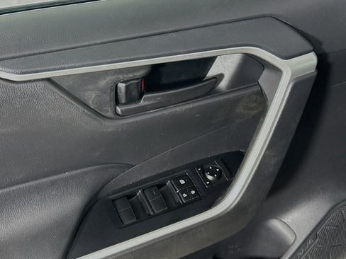 Used 2020 Toyota RAV4 LE image 23