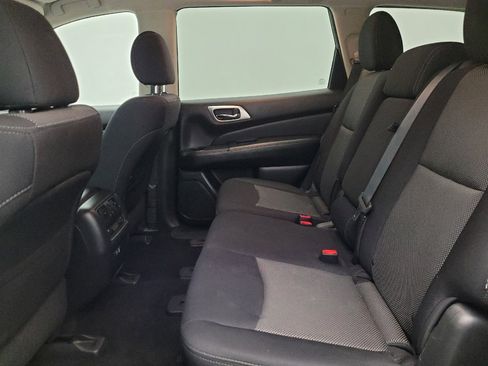Used 2019 Nissan Pathfinder SV AWD/4WD image 18