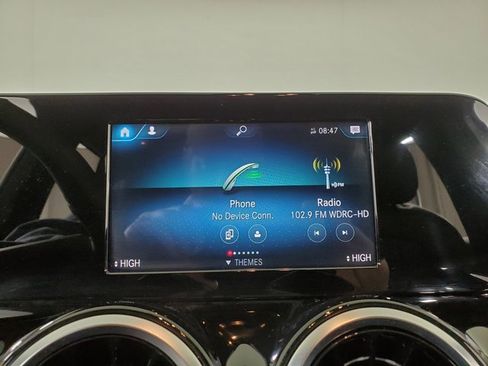 Used 2021 Mercedes-Benz GLB 250 4MATIC image 24