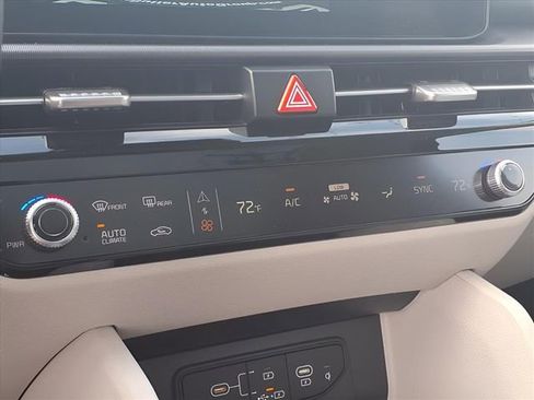 New 2026 Kia Sportage EX w/ EX Panorama Roof Package image 9